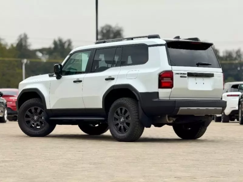 Toyota Land Cruiser Prado   - 2024