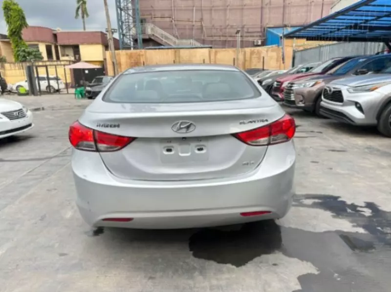 Hyundai Elantra - 2013