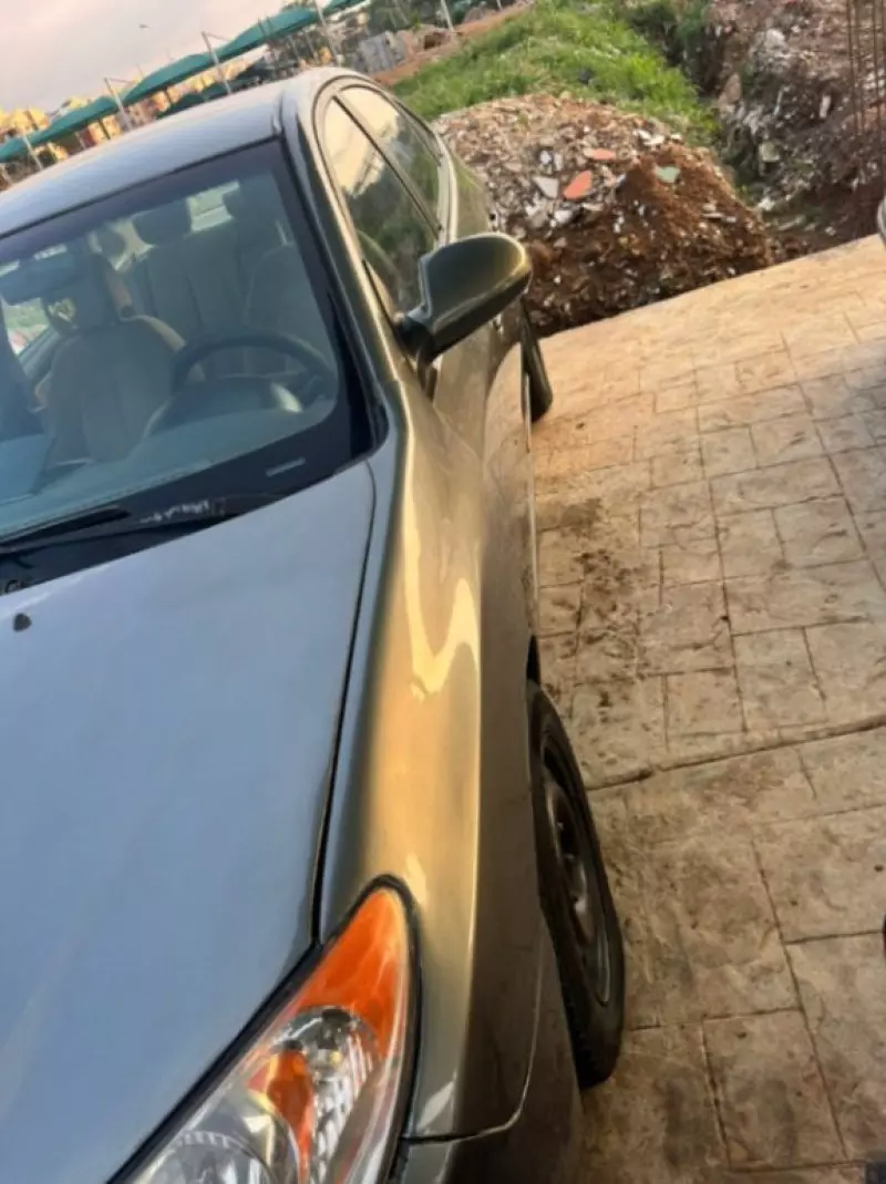 Hyundai Elantra   - 2010