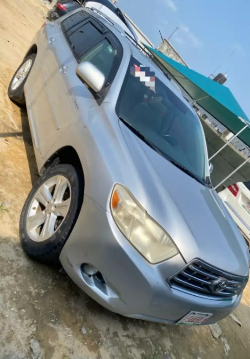 Toyota Highlander   - 2010