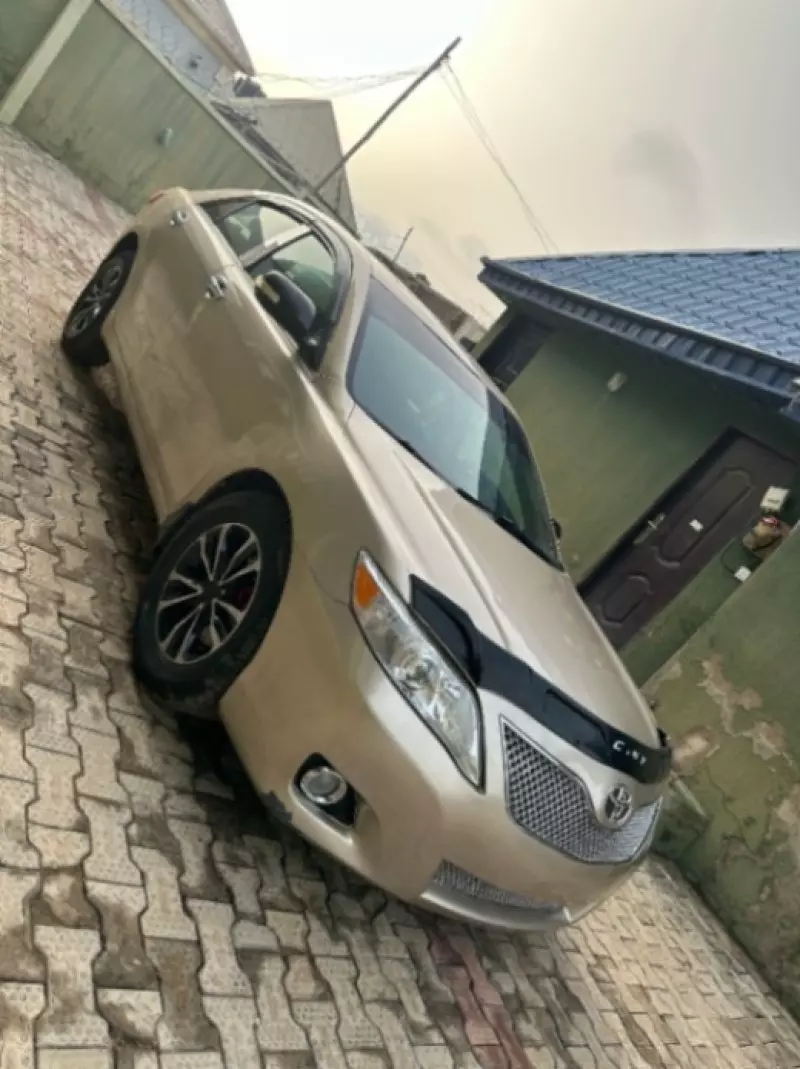 Toyota Camry   - 2009