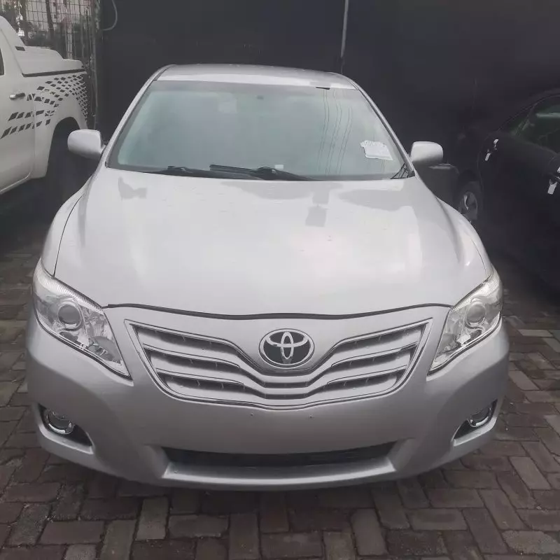 Toyota Camry   - 2011