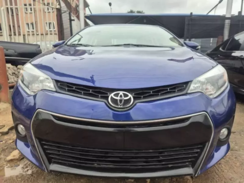Toyota Camry   -