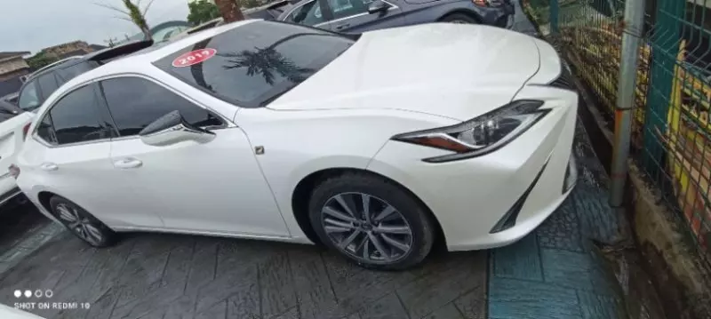 Lexus ES 350   - 2019