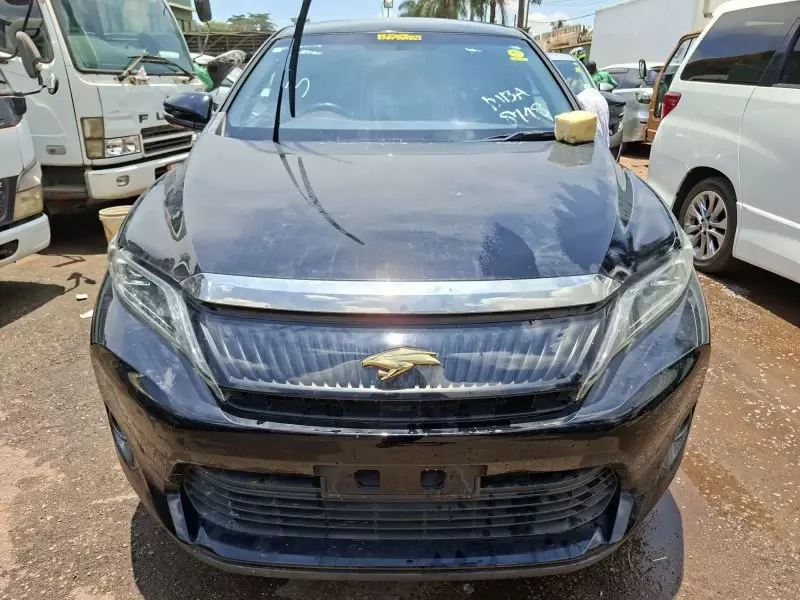 Toyota Harrier   - 2017