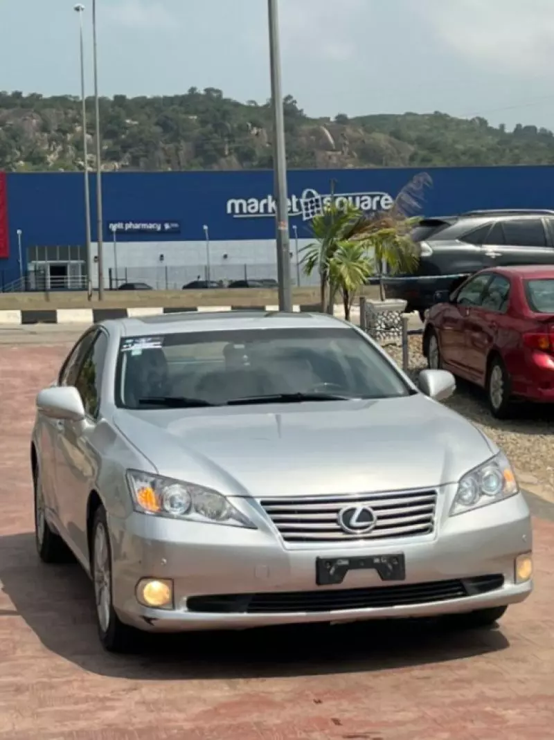 Lexus ES 300   - 2011