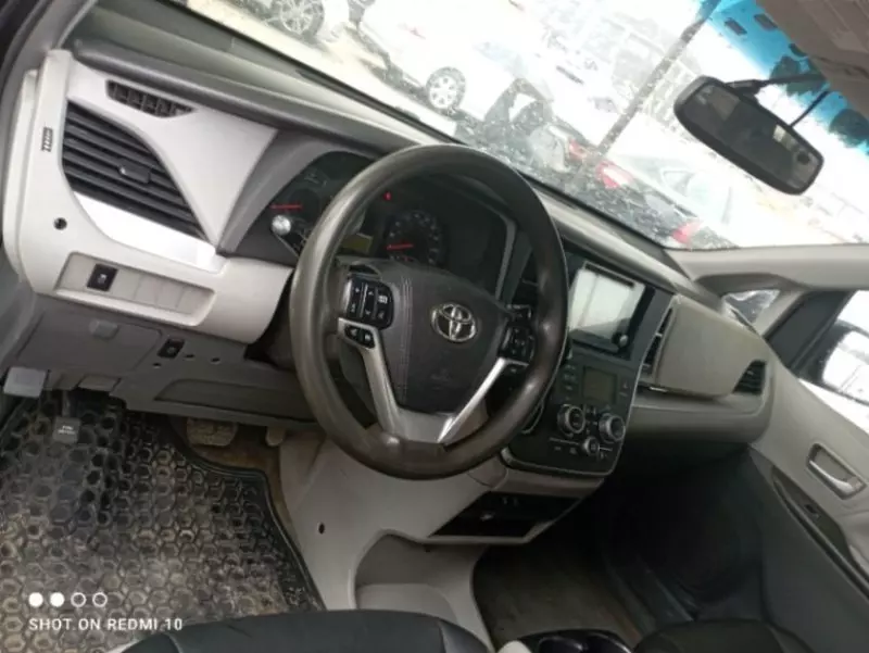 Toyota Sienna   - 2015