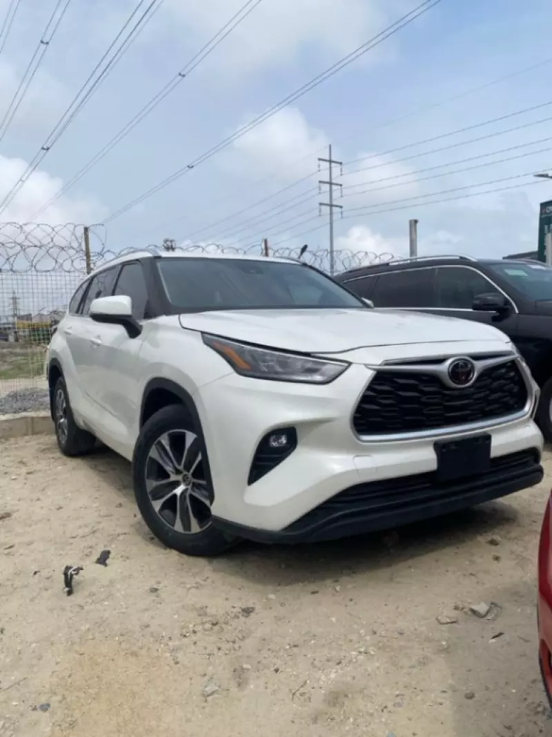Toyota Highlander   - 2016