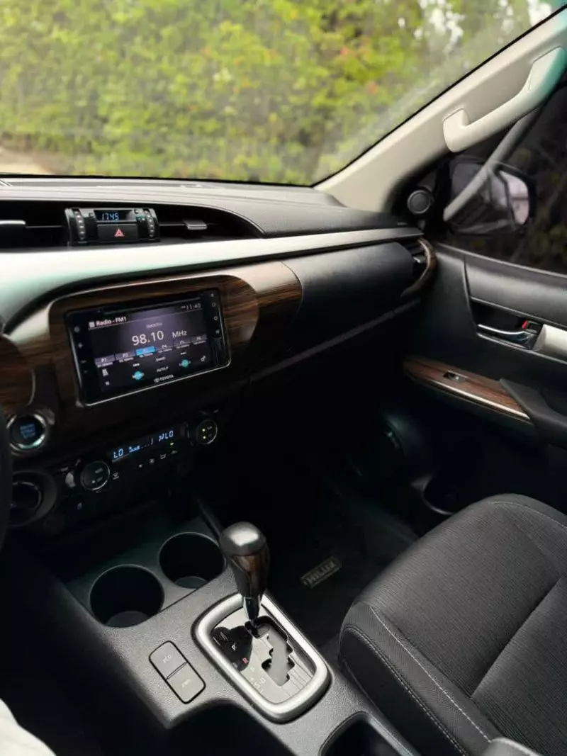 Toyota Hilux   - 2022