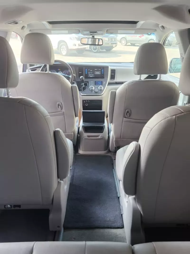 Toyota Sienna - 2016