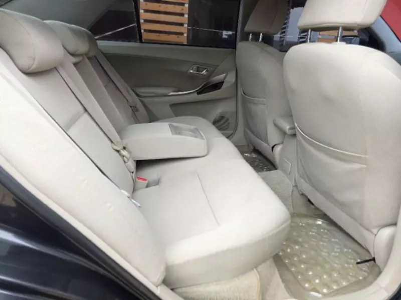 Toyota Premio    - 2012