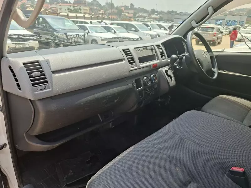 Toyota Hiace   - 2012