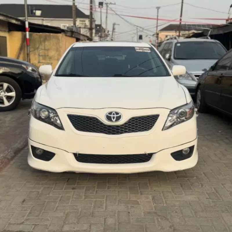 Toyota Camry   - 2011