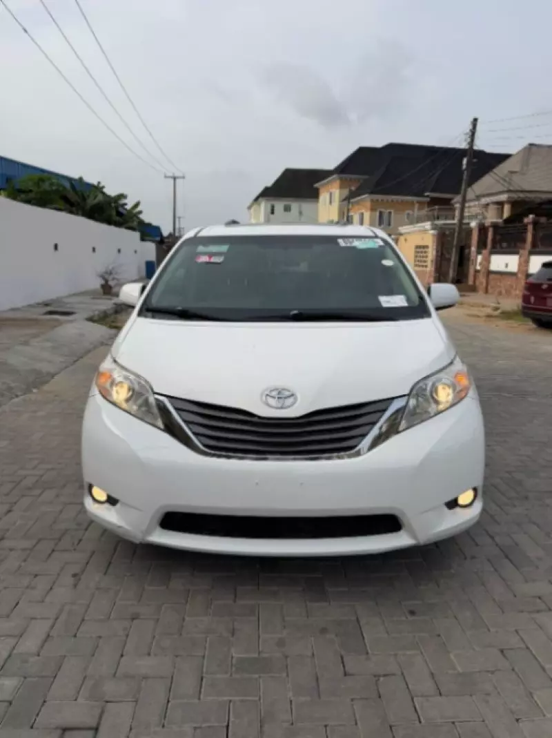 Toyota Sienna   - 2012