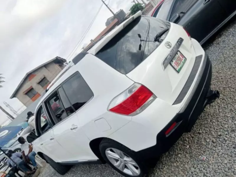 Toyota Highlander   - 2013