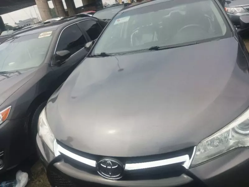 Toyota camry   - 2016