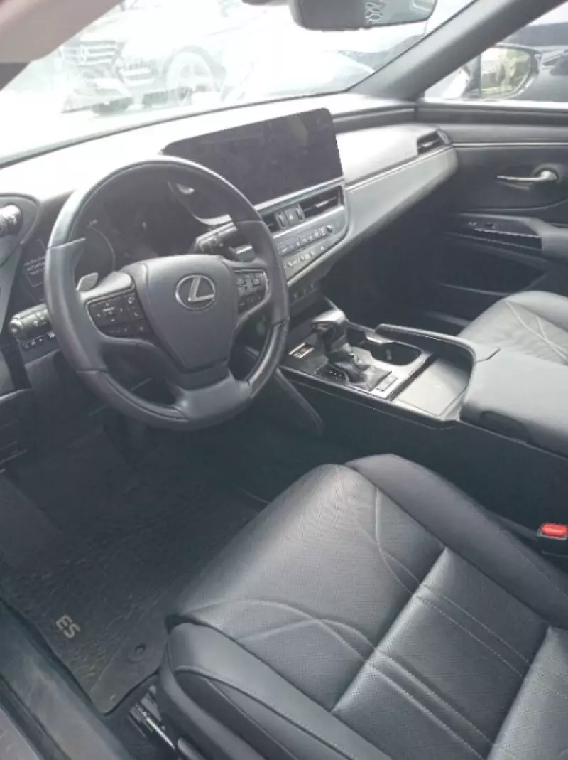 Lexus ES 350   - 2023