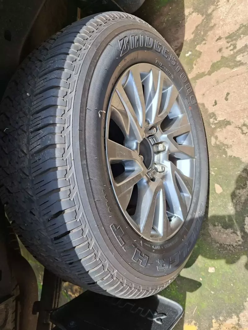 Toyota Hilux   - 2017