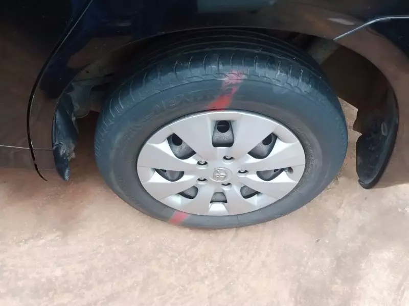 Toyota Noah   - 2012