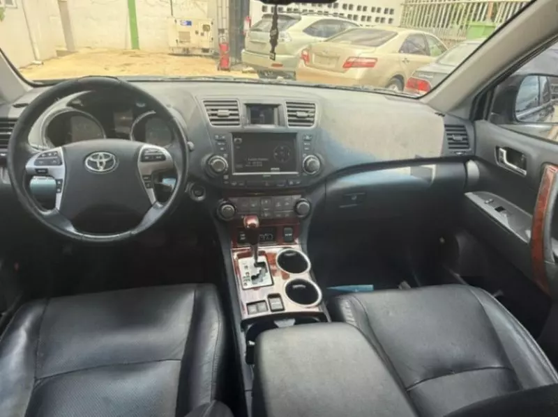 Toyota Highlander   - 2012