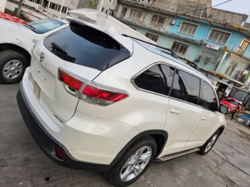 Toyota Highlander   - 2014