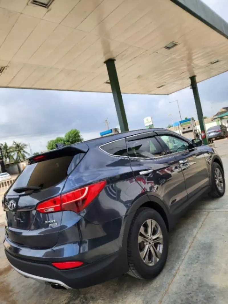 Hyundai Santa Fe   - 2013