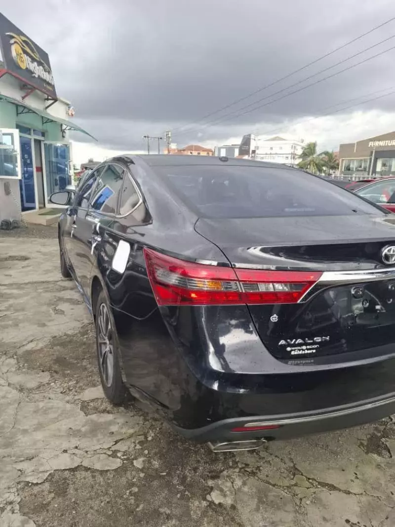 Toyota Avalon   - 2016