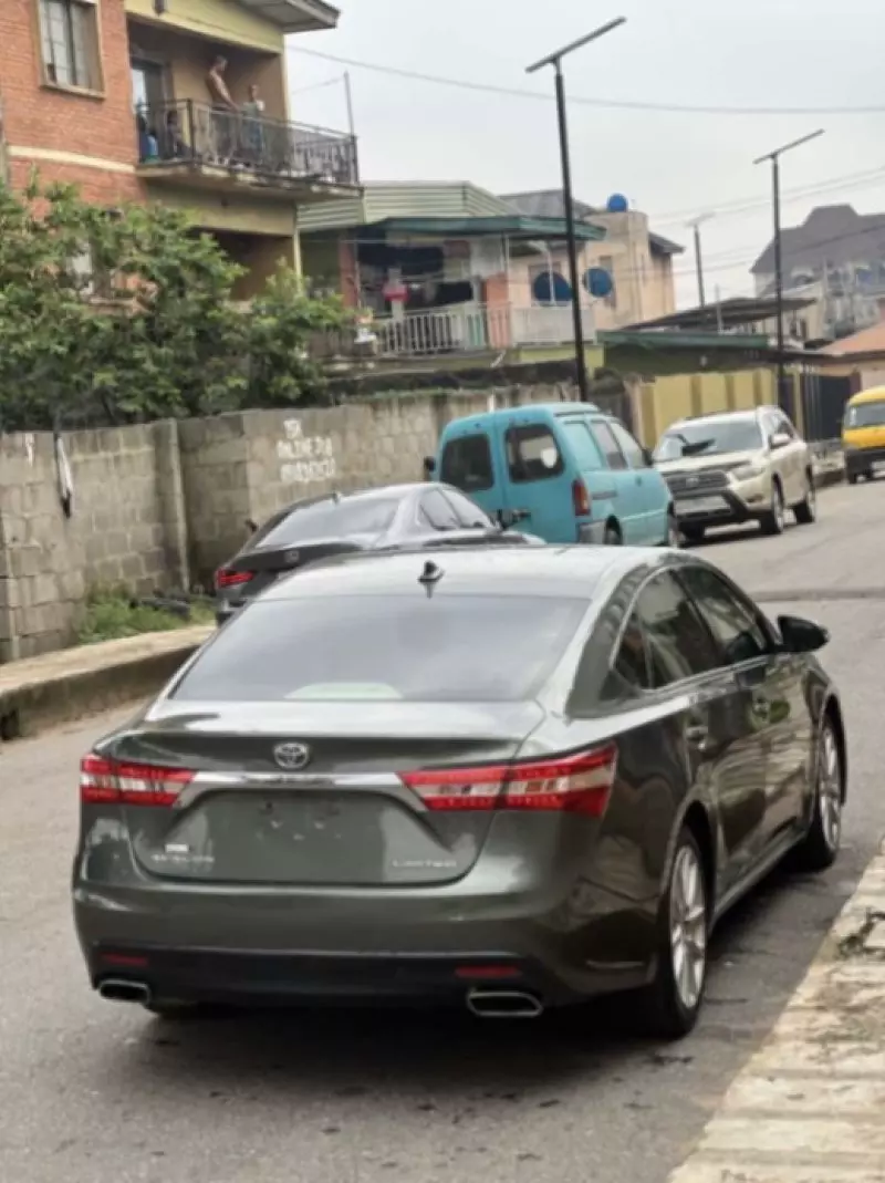 Toyota Avalon   - 2013