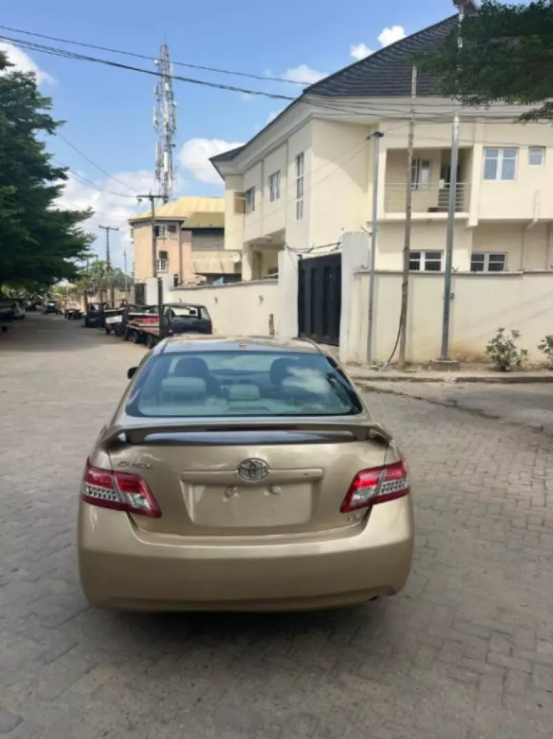 Toyota Camry   - 2011