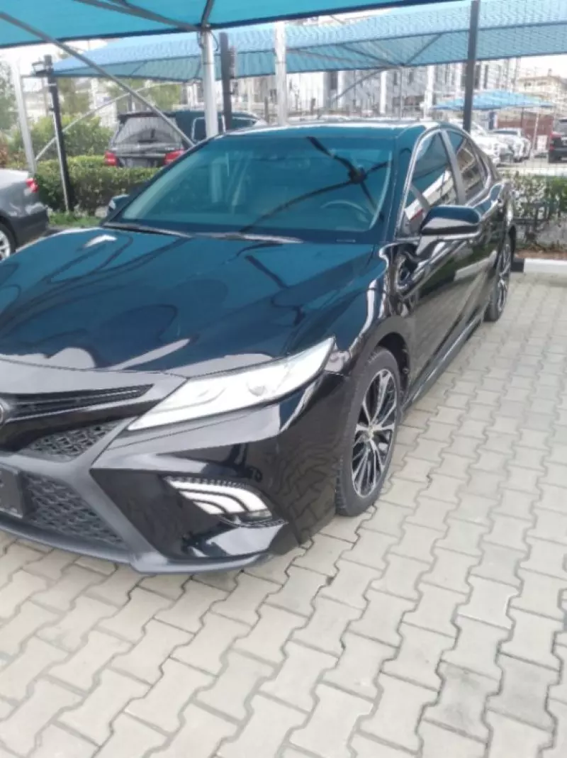 Toyota Camry   - 2018