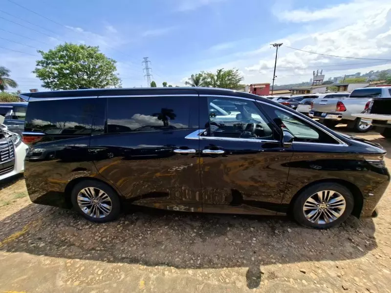 Toyota Alphard   - 2023