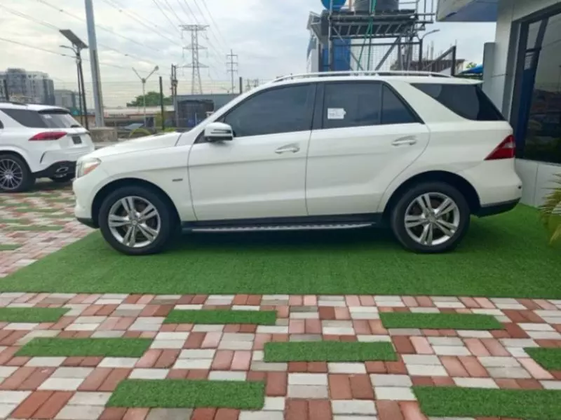 Mercedes-Benz ML 350   - 2012