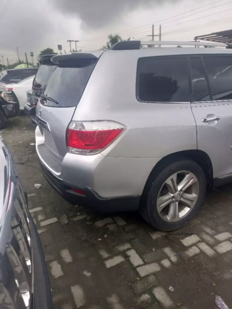 Toyota Highlander   - 2013