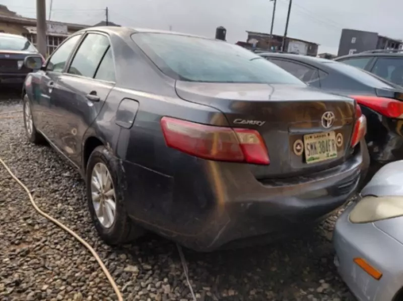 Toyota Camry   - 2009