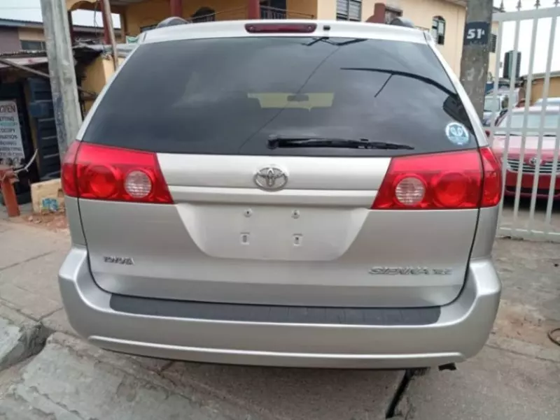 Toyota Sienna   - 2006