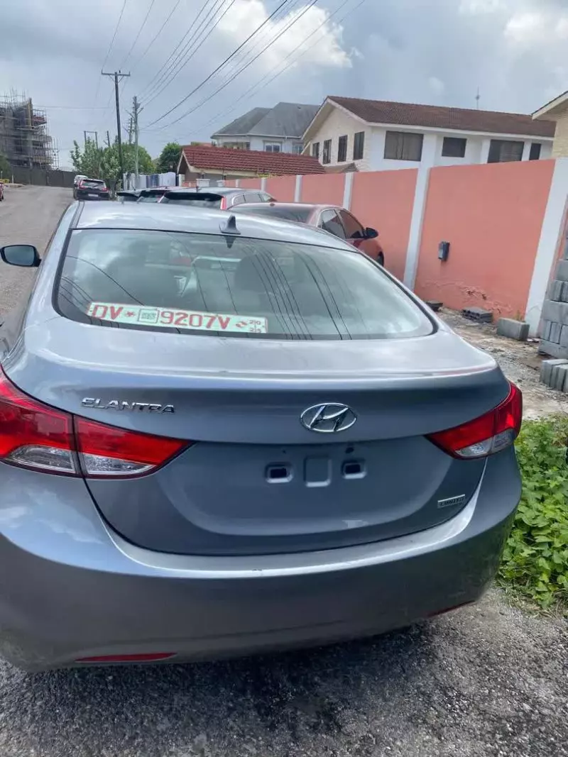 Hyundai Elantra   - 2013