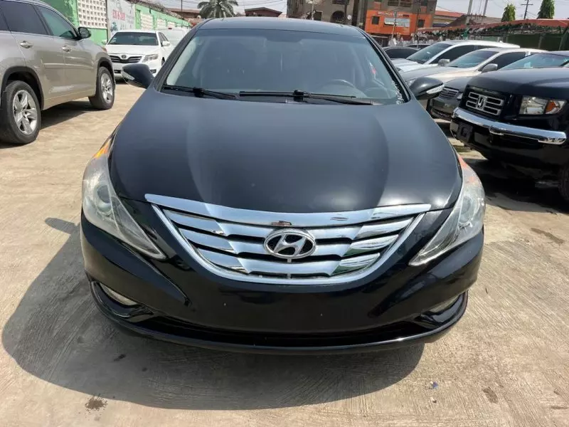 Hyundai Sonata   - 2011