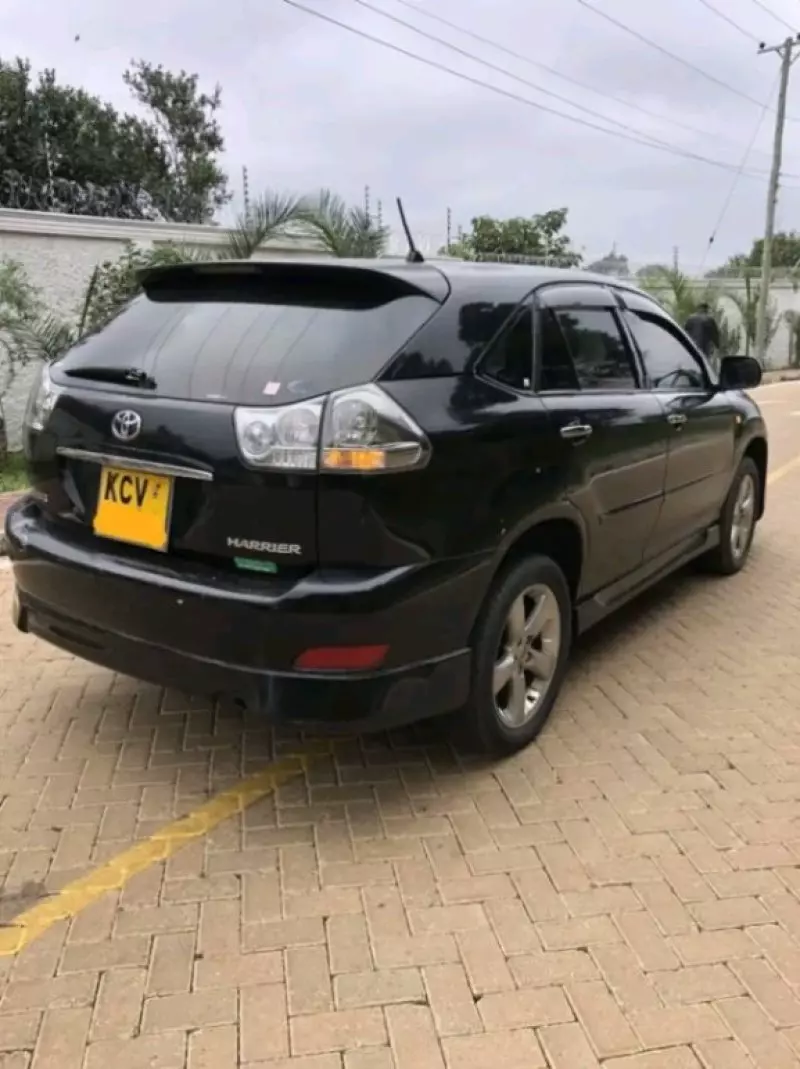 Toyota Harrier   - 2012