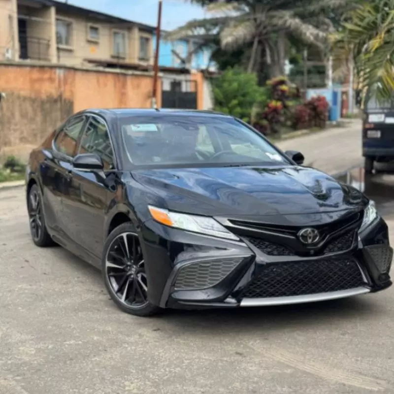 Toyota Camry   - 2018