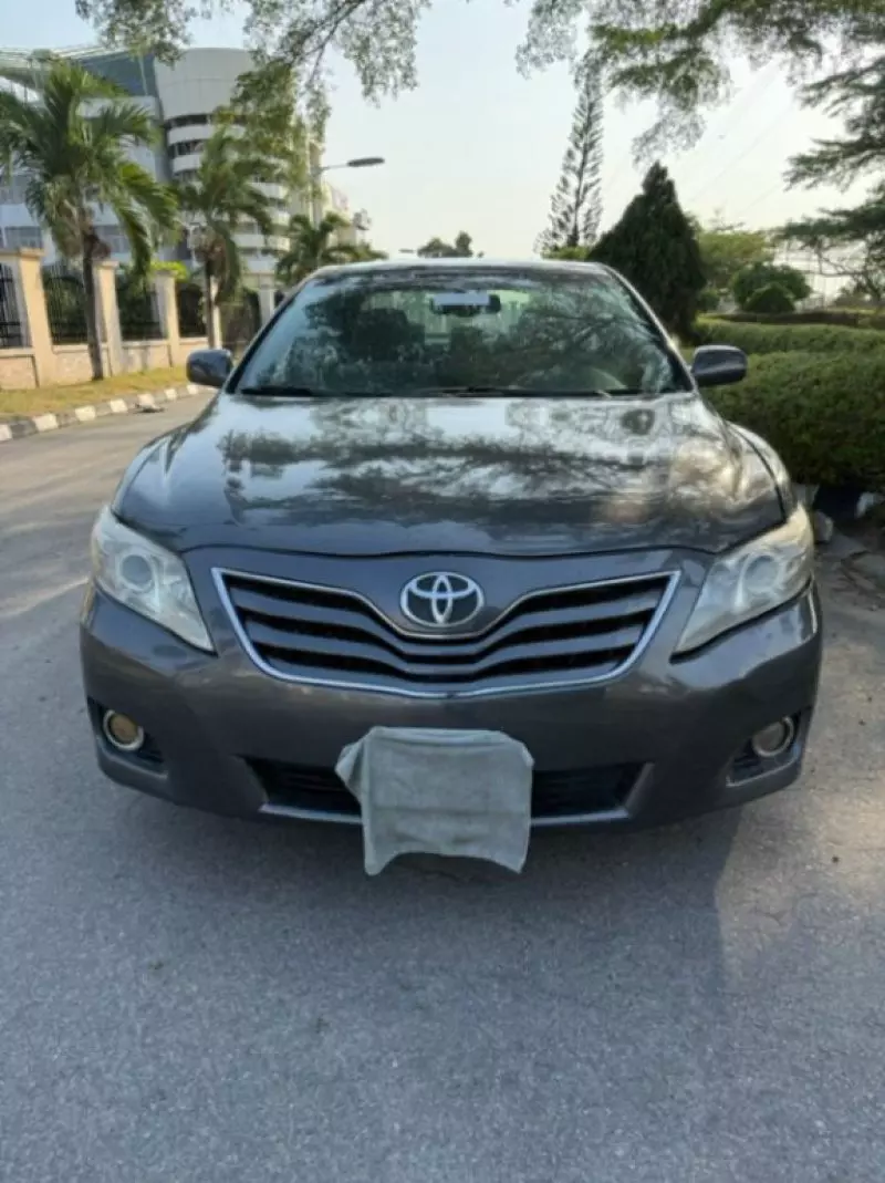 Toyota Camry   - 2009