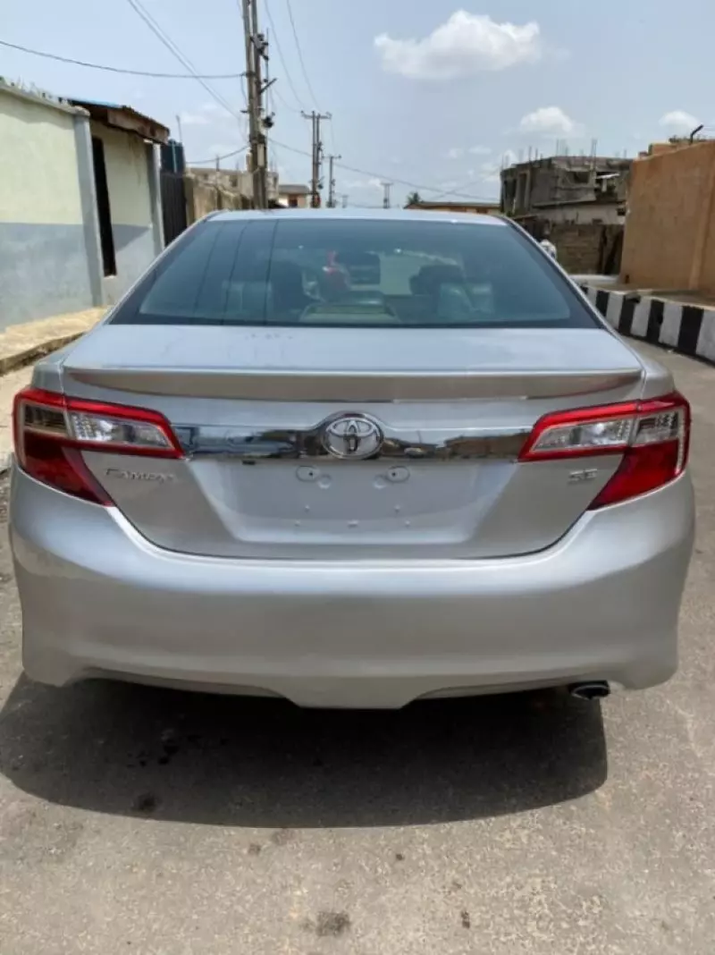 Toyota Camry   - 2012