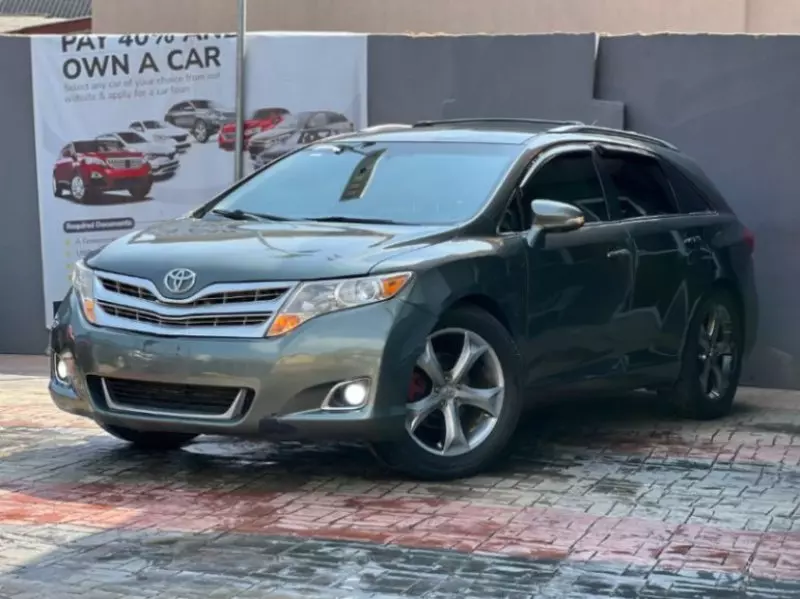 Toyota Venza   - 2012