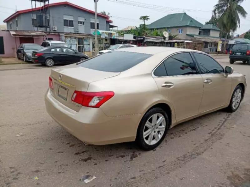 Lexus ES