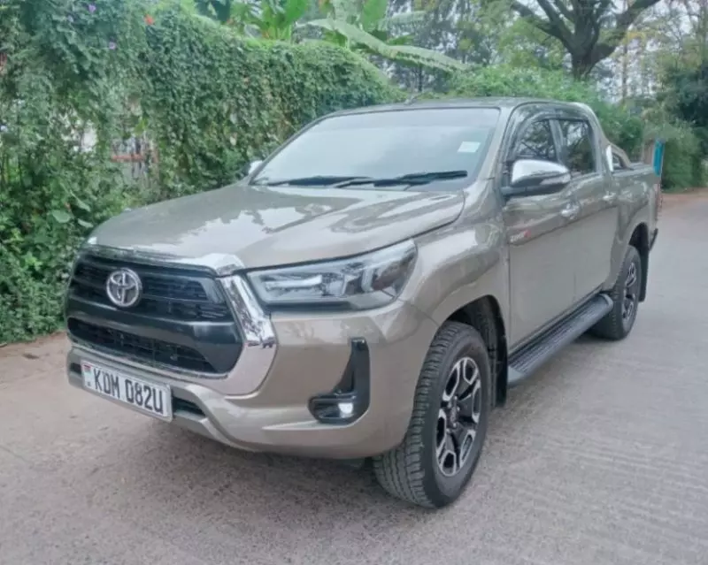 Toyota Hilux   - 2024