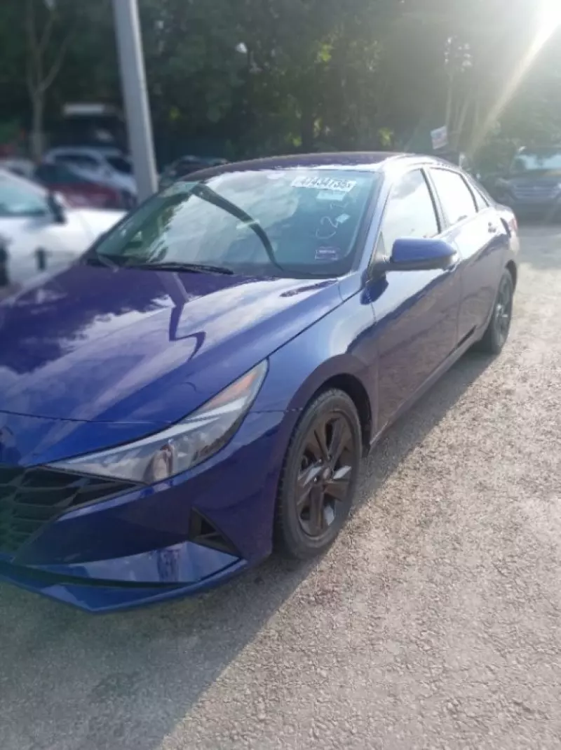 Hyundai Elantra   - 2021