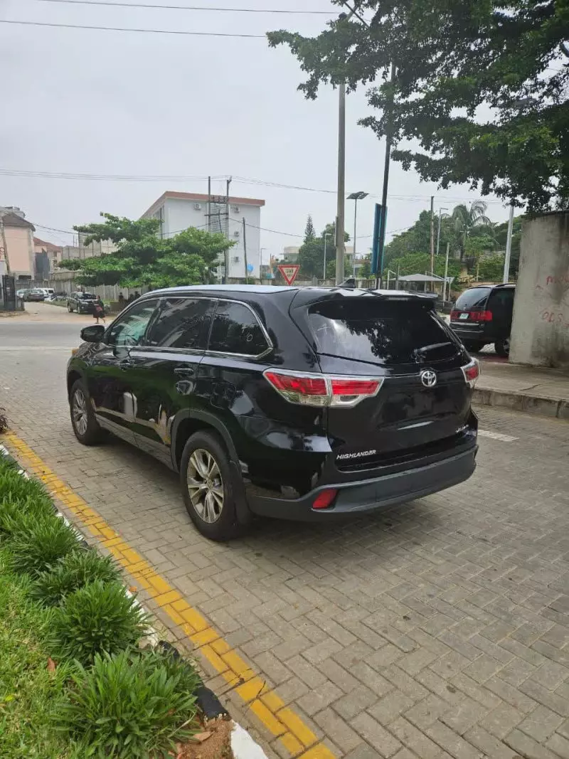 Toyota Highlander   - 2014