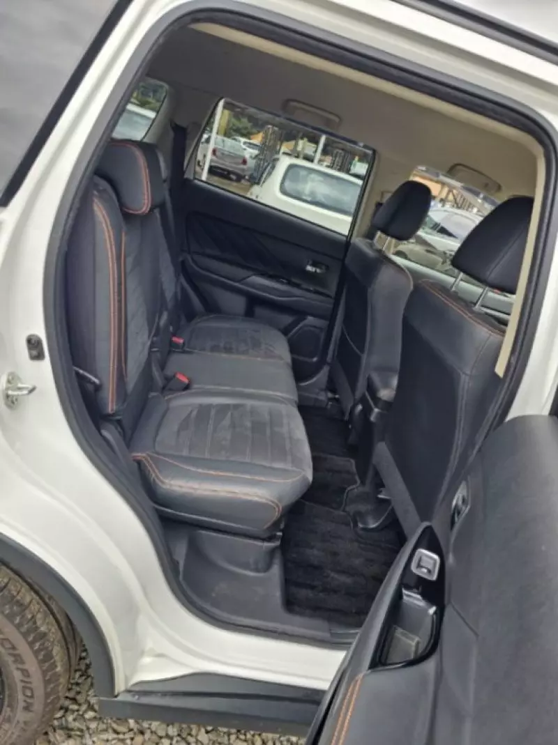 Mitsubishi OUTLANDER   - 2018