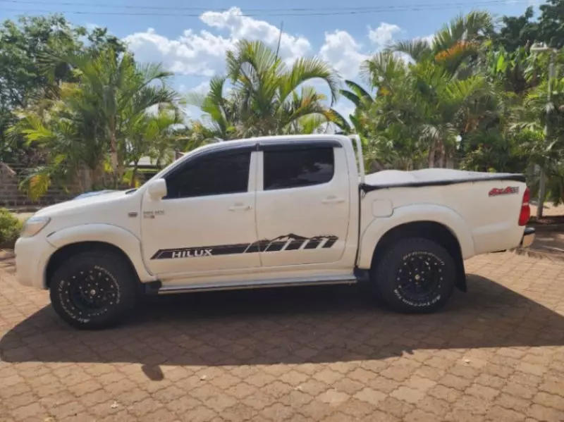 Toyota Hilux   - 2008