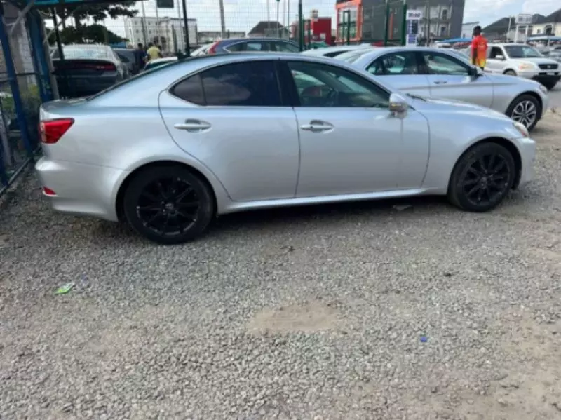 Lexus IS   - 2012