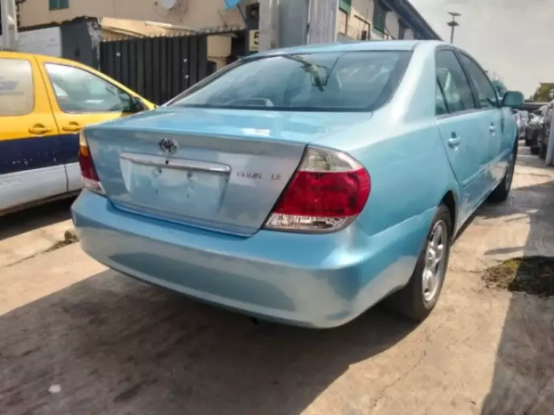 Toyota Camry   - 2005